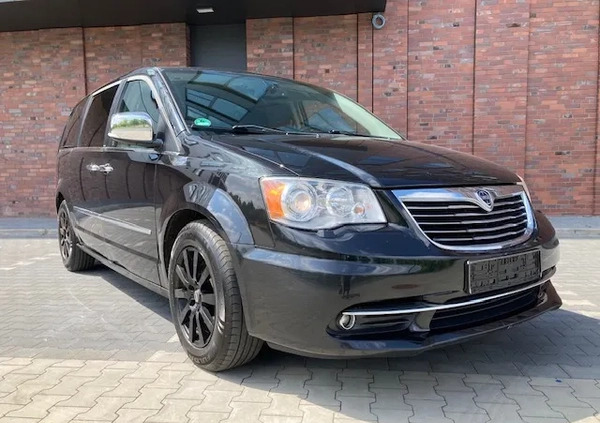 Lancia Voyager cena 42900 przebieg: 209000, rok produkcji 2012 z Katowice małe 497